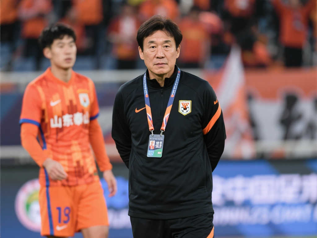 山东泰山:崔康熙困境与三大名帅对比,为何坚持己见逆民意? 山东泰山:崔康熙困境与三大名帅对比,为何坚持己见逆民意?